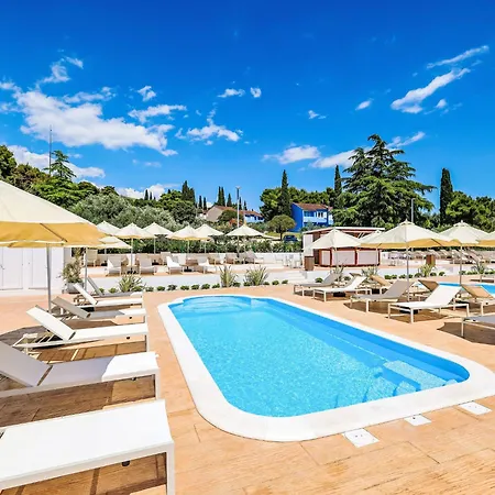 Medena-1 By Interhome * Traù