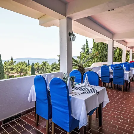 Medena-1 By Interhome * تروغير